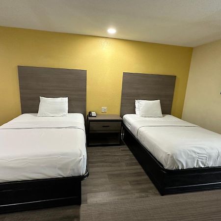 Rodeway Inn & Suites Hwy 290 Nw Хюстън Екстериор снимка