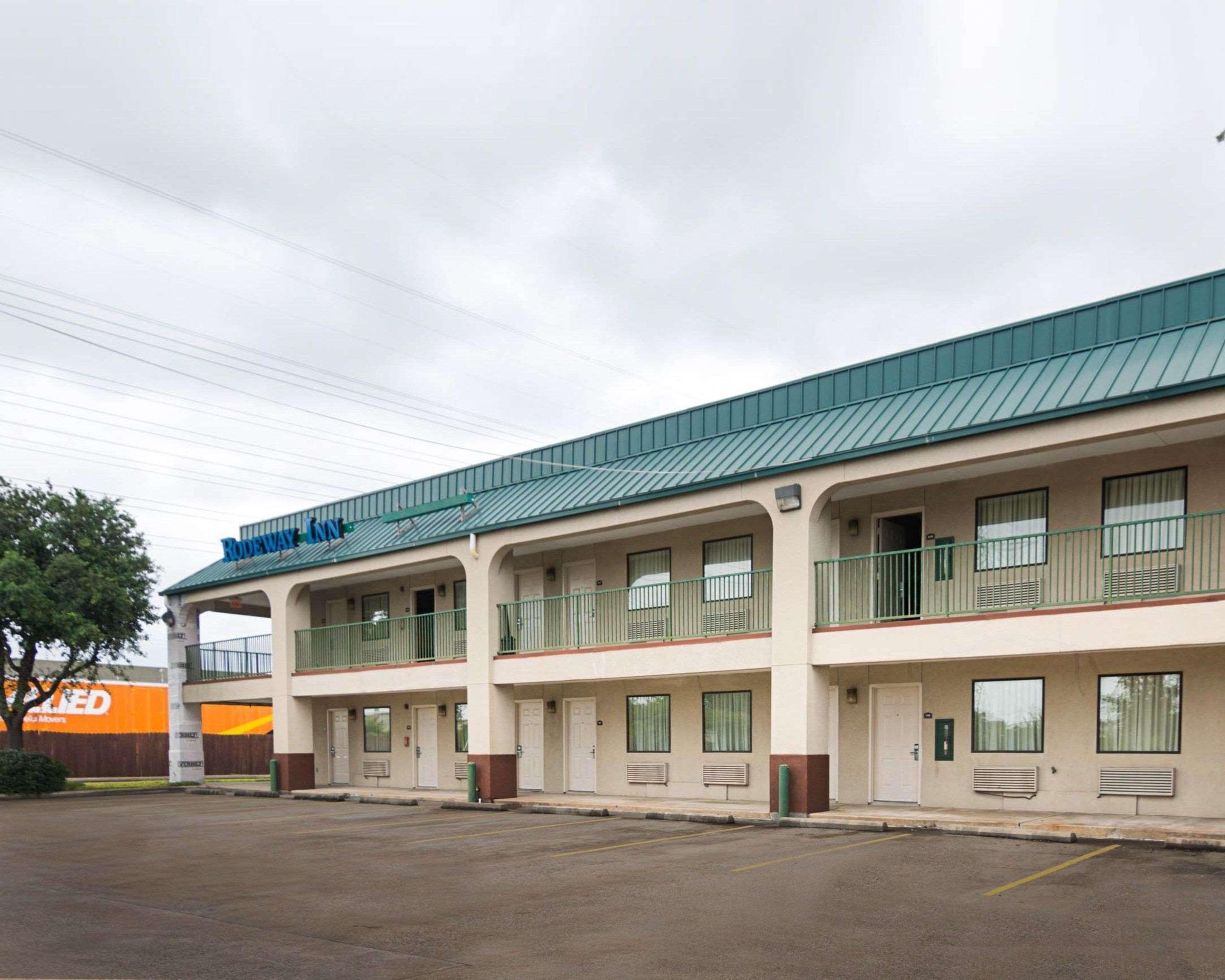 Rodeway Inn & Suites Hwy 290 Nw Хюстън Екстериор снимка
