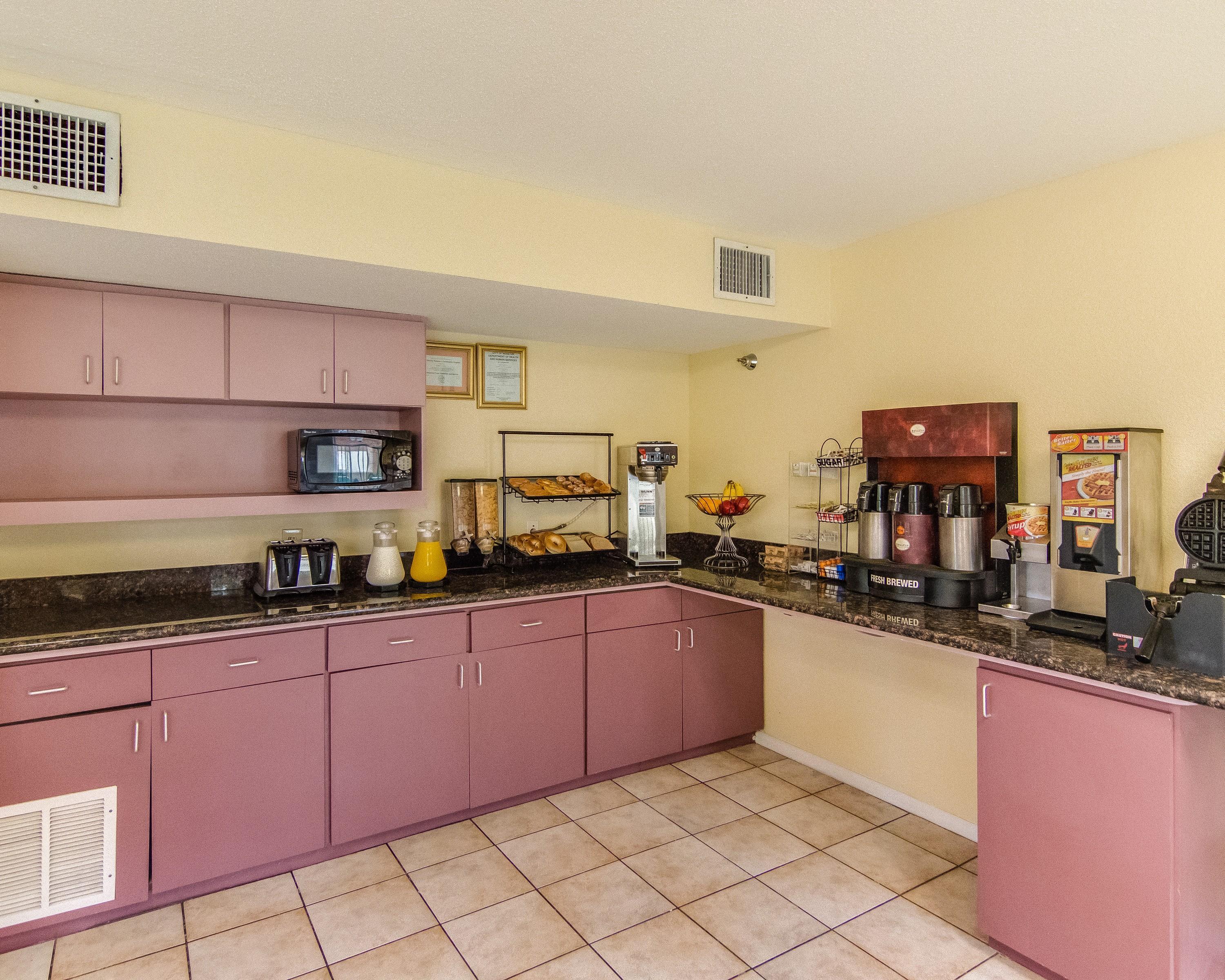 Rodeway Inn & Suites Hwy 290 Nw Хюстън Екстериор снимка
