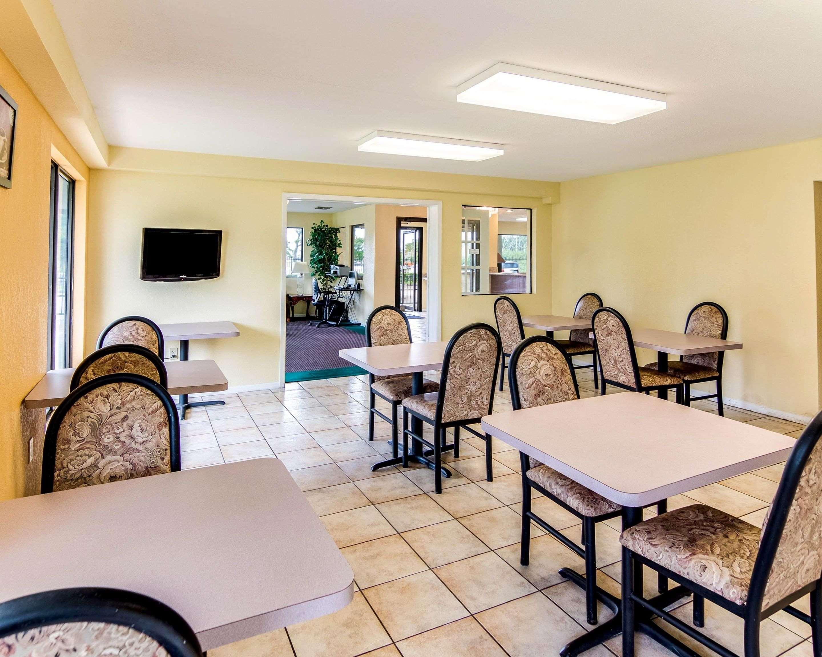 Rodeway Inn & Suites Hwy 290 Nw Хюстън Екстериор снимка