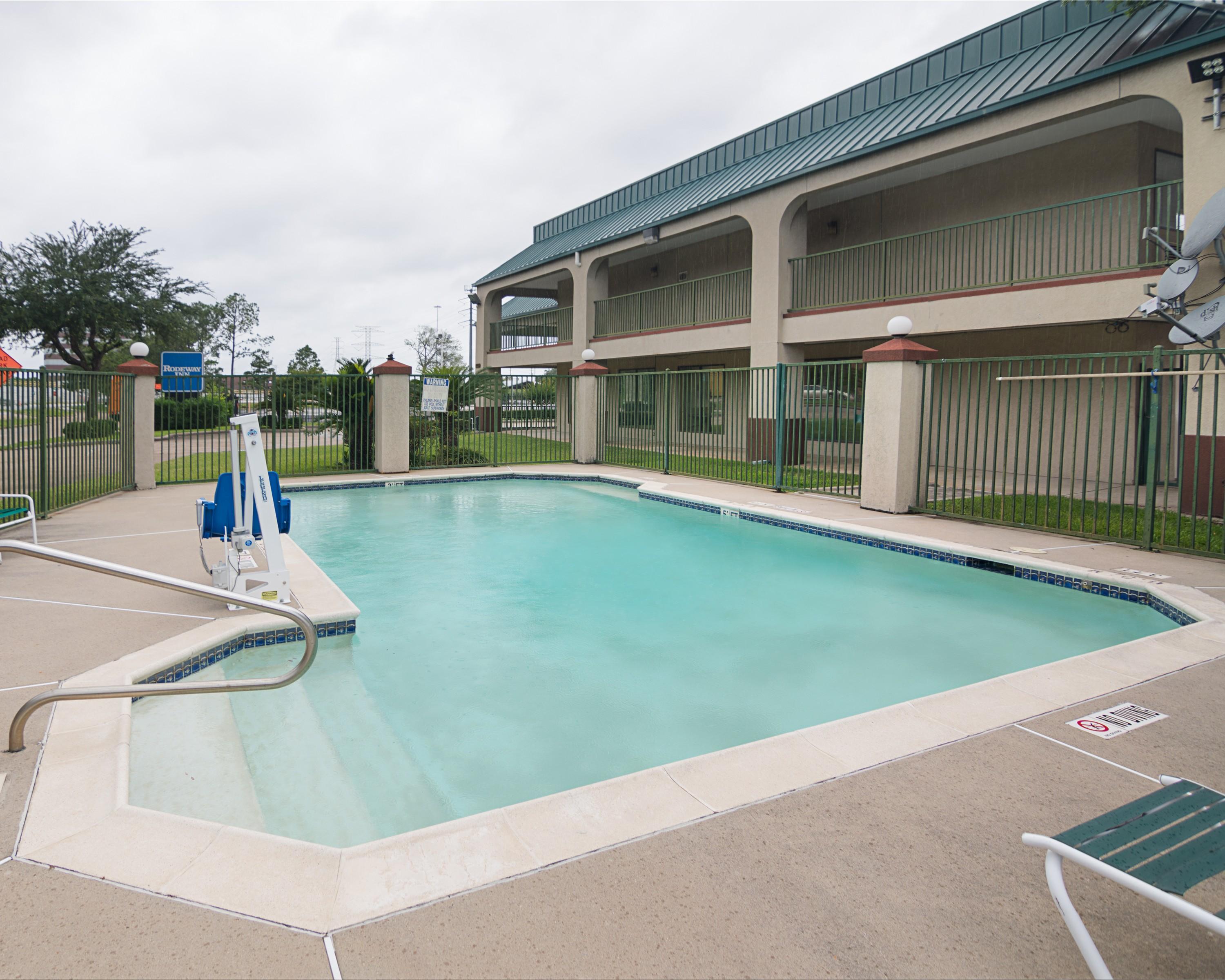 Rodeway Inn & Suites Hwy 290 Nw Хюстън Екстериор снимка