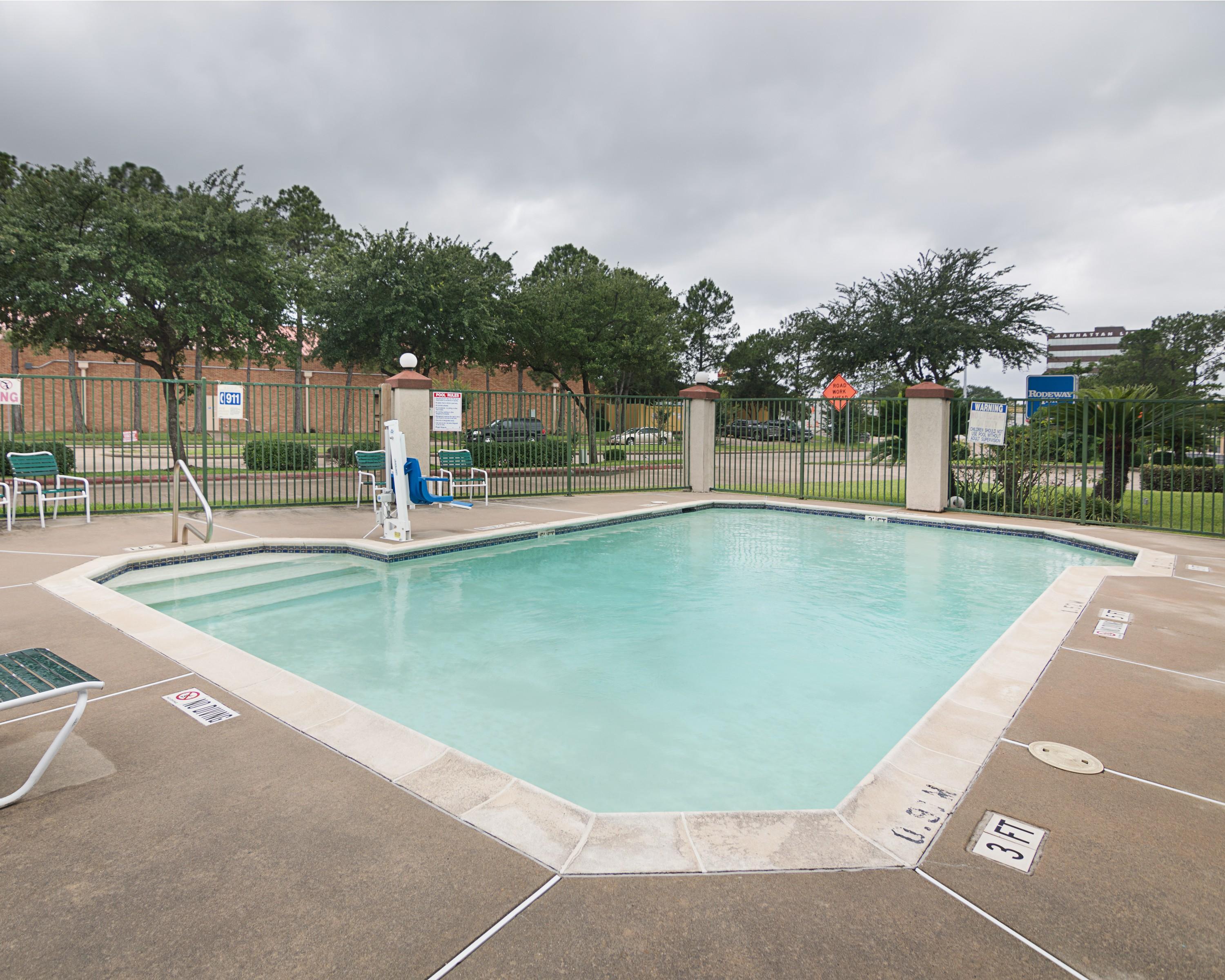 Rodeway Inn & Suites Hwy 290 Nw Хюстън Екстериор снимка