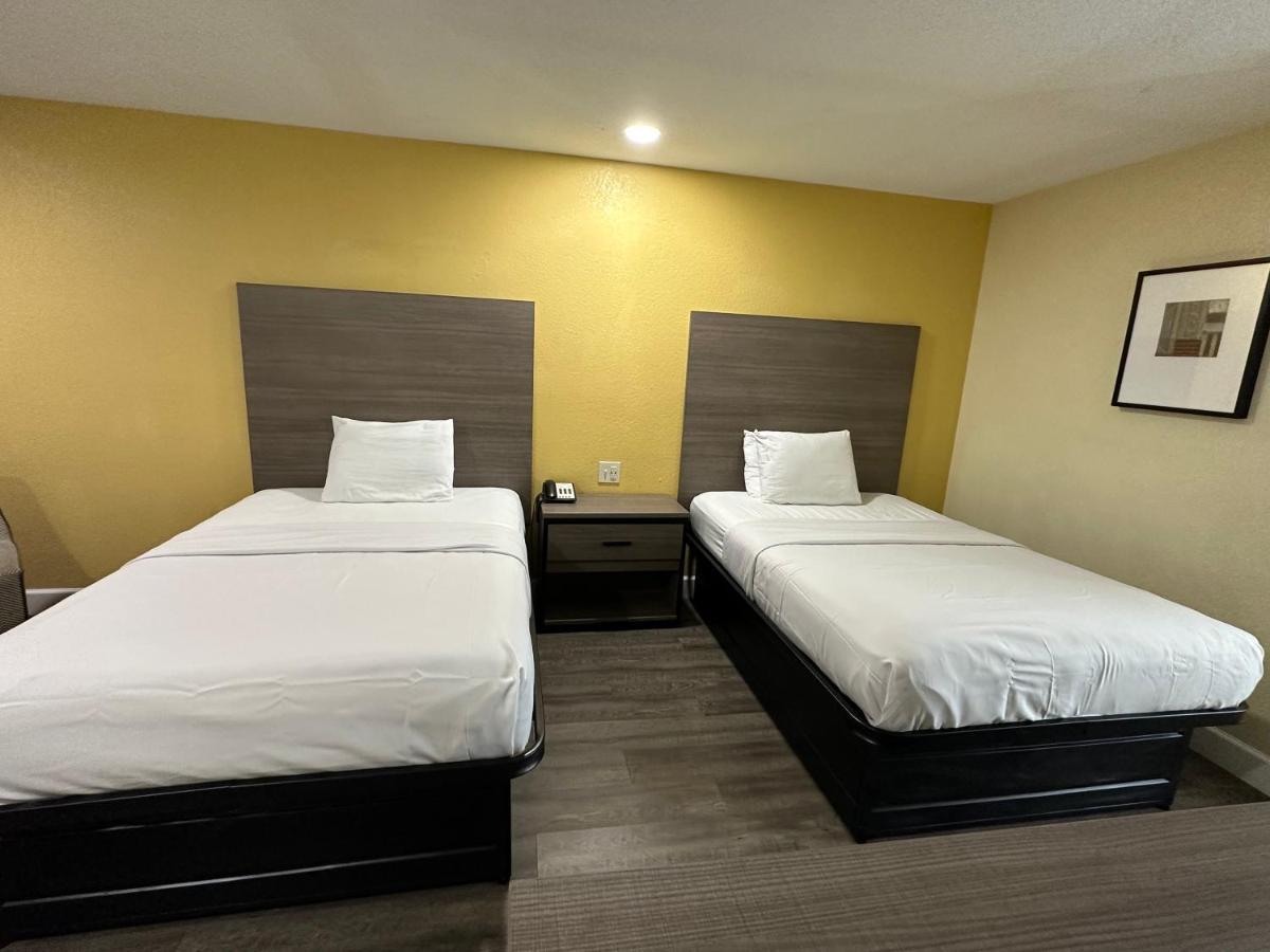 Rodeway Inn & Suites Hwy 290 Nw Хюстън Екстериор снимка