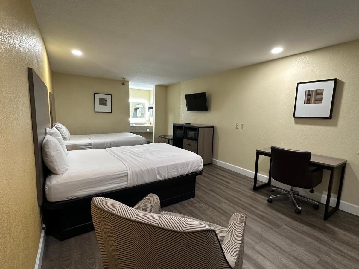 Rodeway Inn & Suites Hwy 290 Nw Хюстън Екстериор снимка