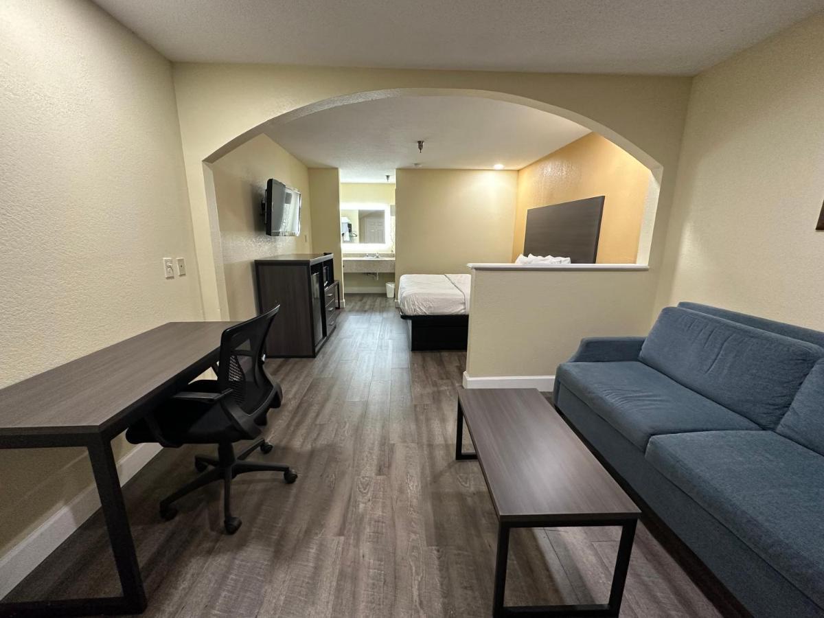 Rodeway Inn & Suites Hwy 290 Nw Хюстън Екстериор снимка