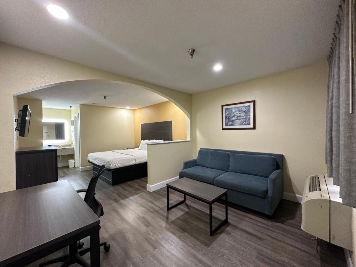 Rodeway Inn & Suites Hwy 290 Nw Хюстън Екстериор снимка