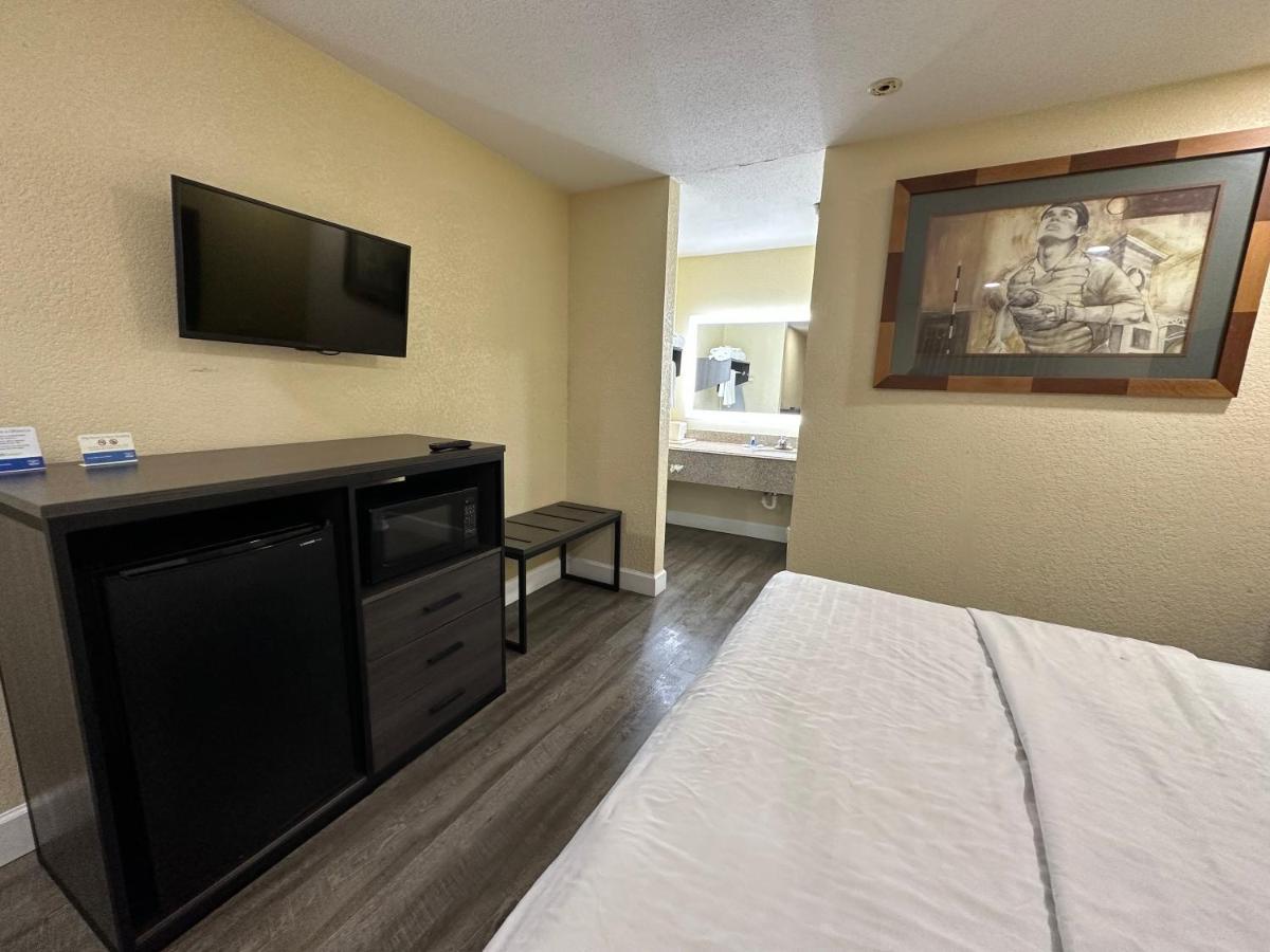 Rodeway Inn & Suites Hwy 290 Nw Хюстън Екстериор снимка