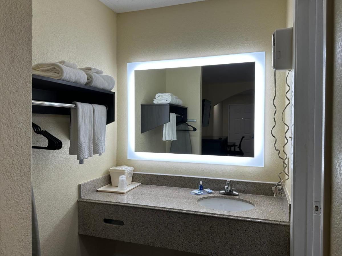 Rodeway Inn & Suites Hwy 290 Nw Хюстън Екстериор снимка
