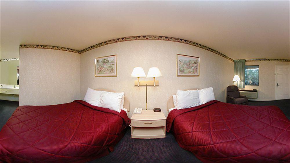 Rodeway Inn & Suites Hwy 290 Nw Хюстън Екстериор снимка